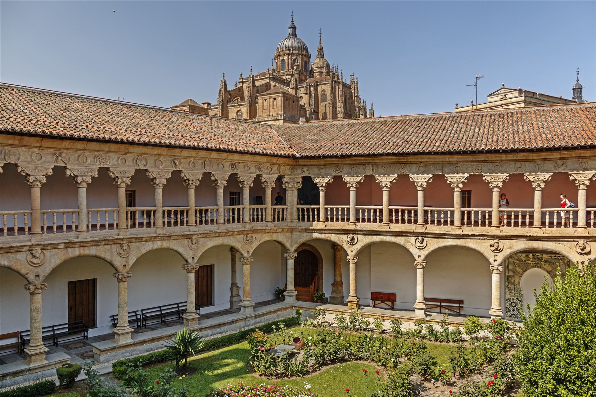 cloister-of-las-duenas-3684449